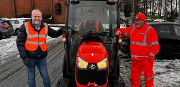 Snow tractor